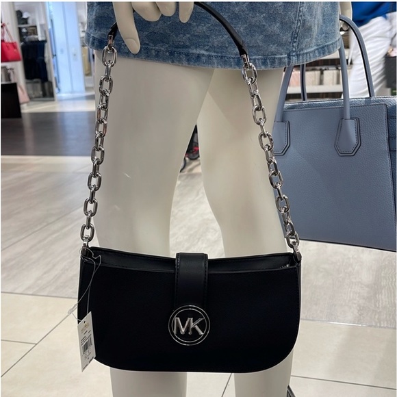 MICHAEL KORS
Carmen Small Shoulder
Pochette Bag
Black
NWT - Picture 15 of 16